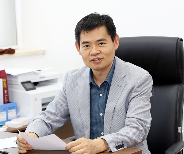 Professor  Pan Guangjin