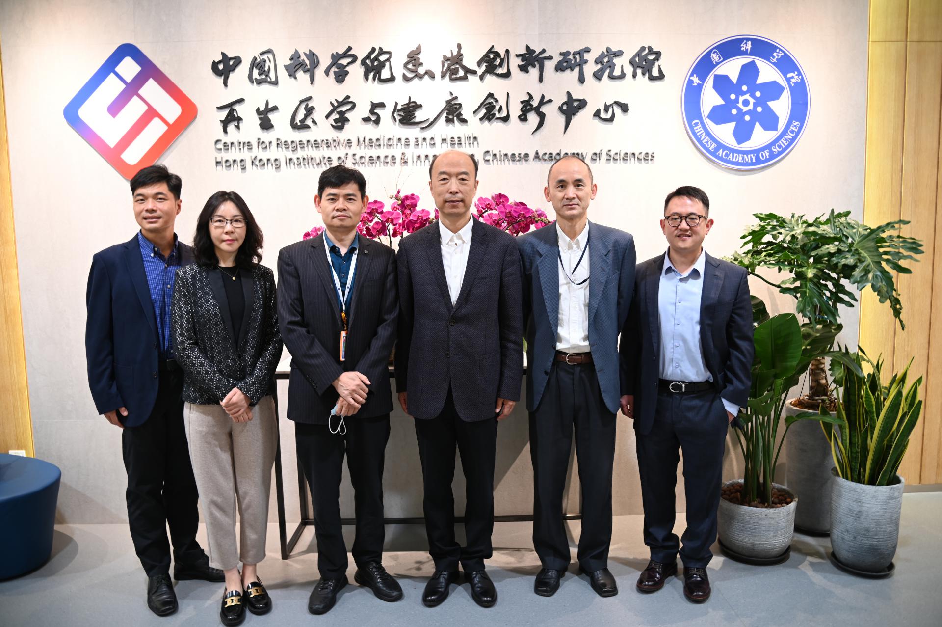 中国科学院国际合作局副局长刘卫东一行调研创新中心